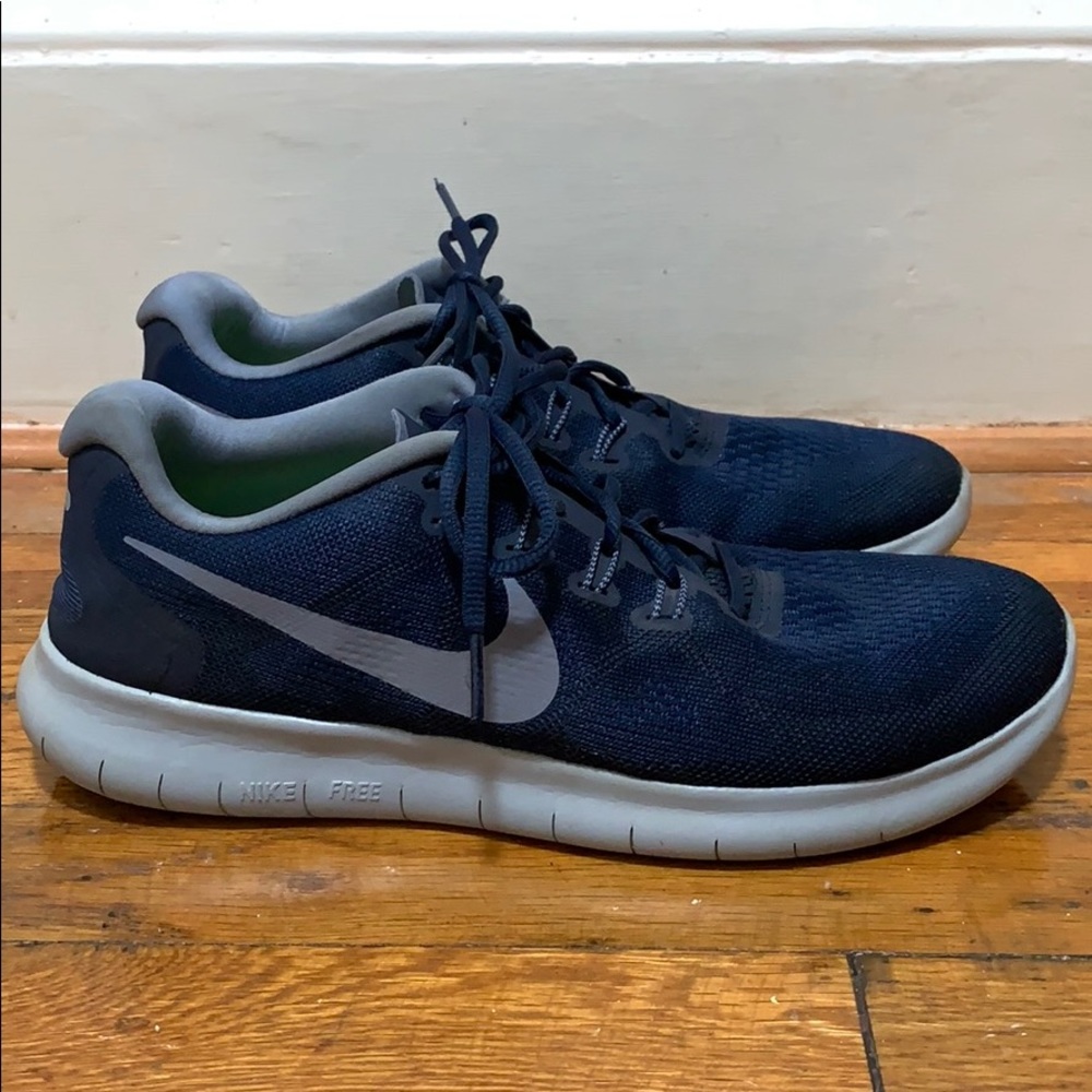 Women’s Nike Free RN running shoes navy 10.5